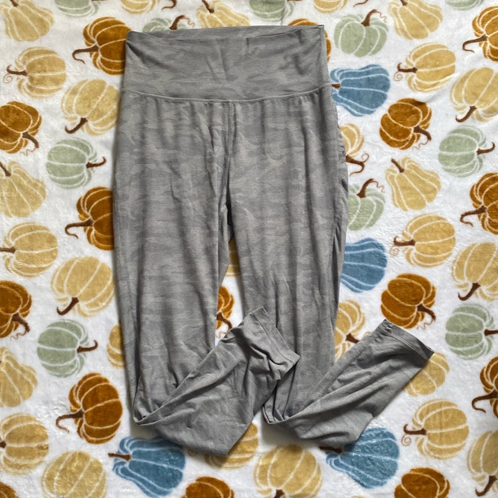 These 90 degree by reflect leggings are a size Large and are true to size.